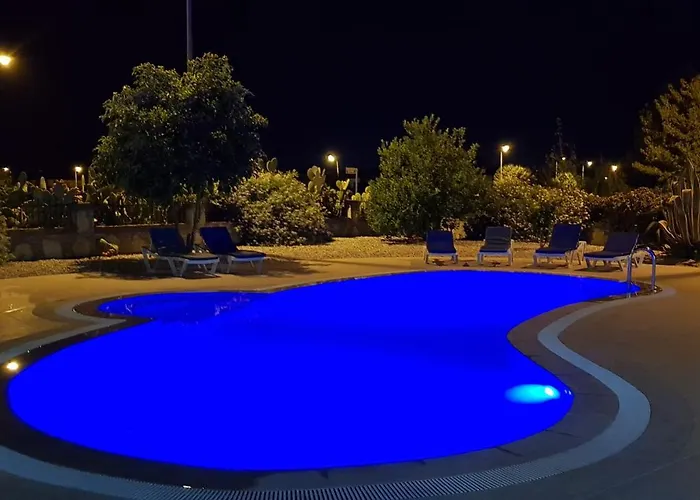 Mavi Calis فيلة *