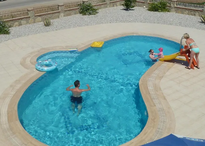 Mavi Calis فتحية